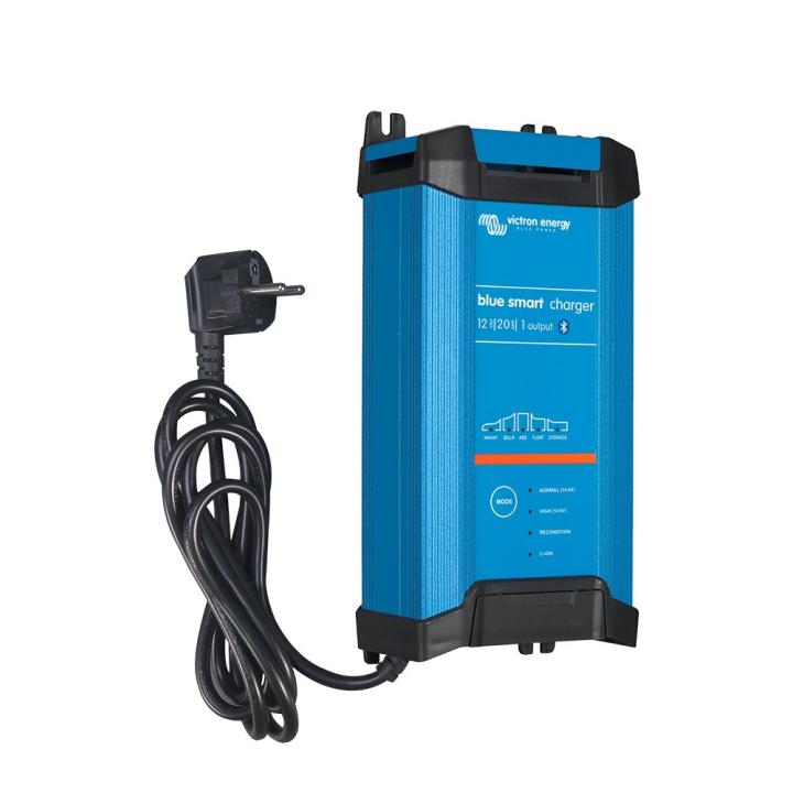 Blue Smart IP22 charger - 12/24 Volts