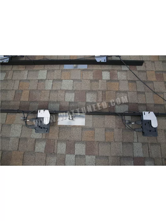 Enphase iQ7 microinverter Enphase iQ7 microinverter