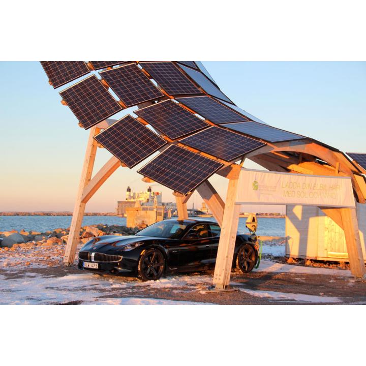 Giraffe 2.0 innoVentum Hybrid Wind and Solar Power Plant