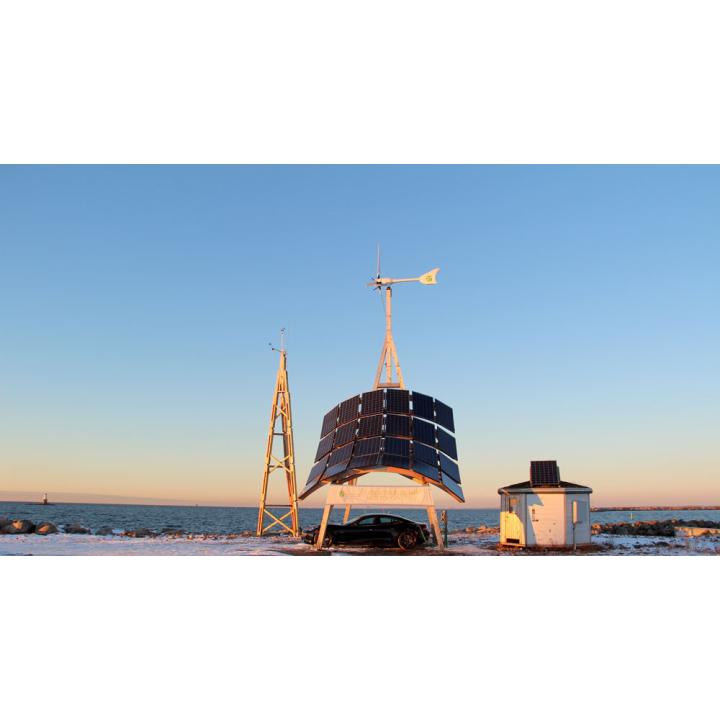 Giraffe 2.0 innoVentum Hybrid Wind and Solar Power Plant