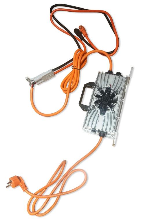 Cargador 53V 15A para baterías Pylontech