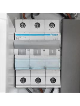 Transformation and security box for solar pumping 3x400V