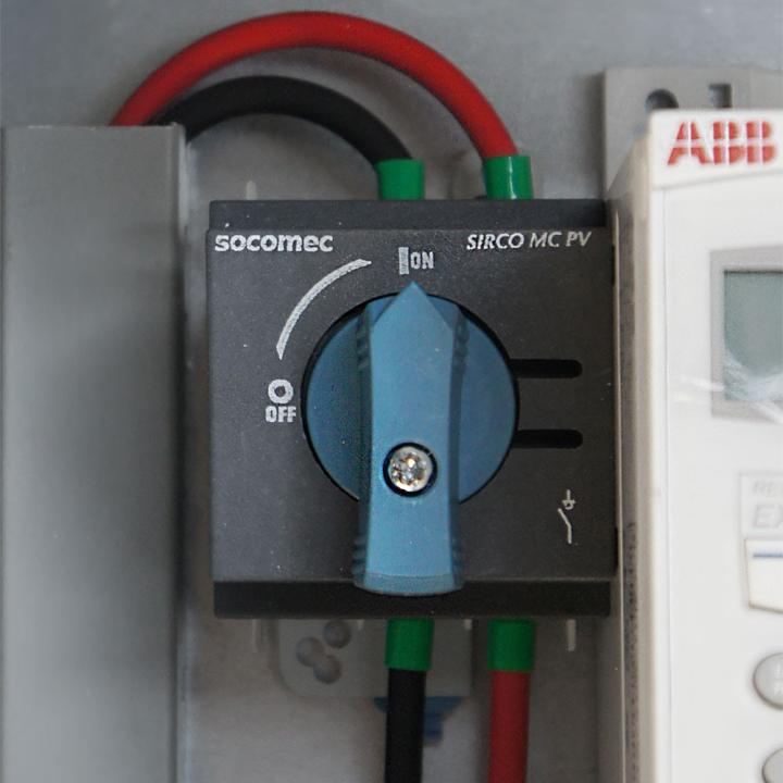 Transformation and security box for solar pumping 3x400V