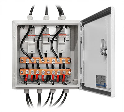 Parallel connection box with fuses