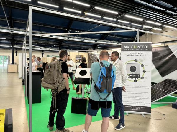 Wattuneed booth at Survival Expo – Autonomy & Outdoor: Vivre Autonome, the Sustainable Home Fair, with customers, Wattuneed employees, and Wattuneed products including solar panels and inverters